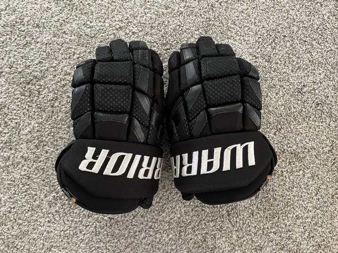 USED 15” Warrior gloves