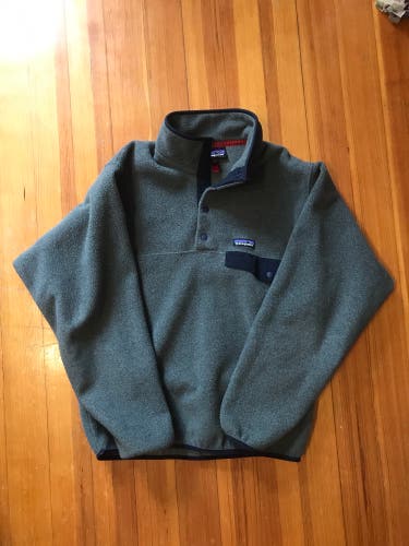 Grey Men’s Small Patagonia Synchilla Fleece