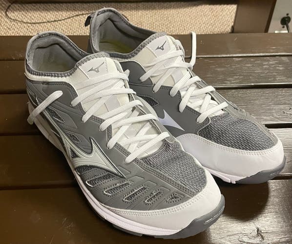 *Mint* Mizuno Turf Trainers Size 13 - Men’s Baseball