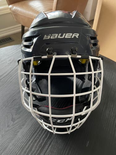 Bauer re akt helmet medium with cage