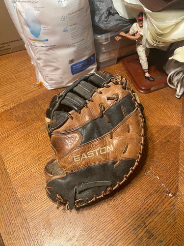 Easton GC 30 Left Handed 1st Baseman’s Mitt