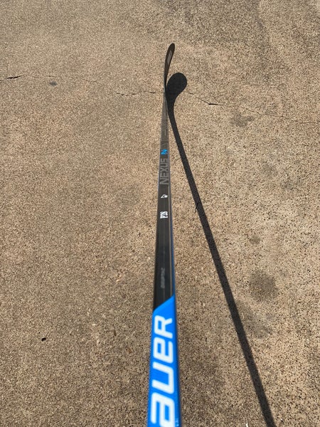 Senior Left Hand P28 Nexus 2N Hockey Stick
