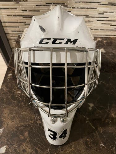 CCM goalie mask Senior Small (East Coast Pro Used)