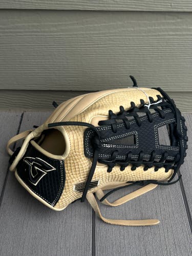 Goin Yard. Outfield 12.25" Pro series Baseball Glove