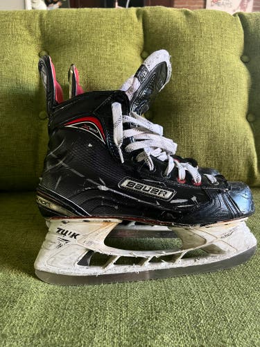 Used Bauer Regular Width Pro Stock Size 10.5 Vapor X900 Hockey Skates