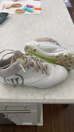 Mens Warrior Low/mid top lacrosse cleat