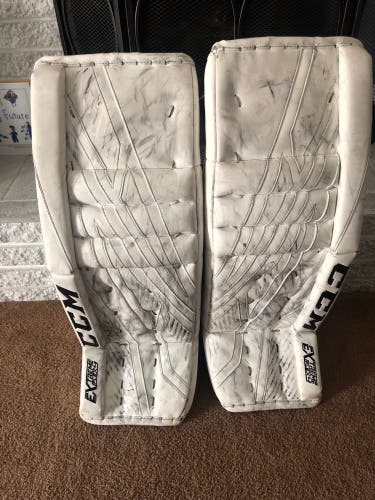 33" CCM  Extreme Flex 4 Goalie Leg Pads