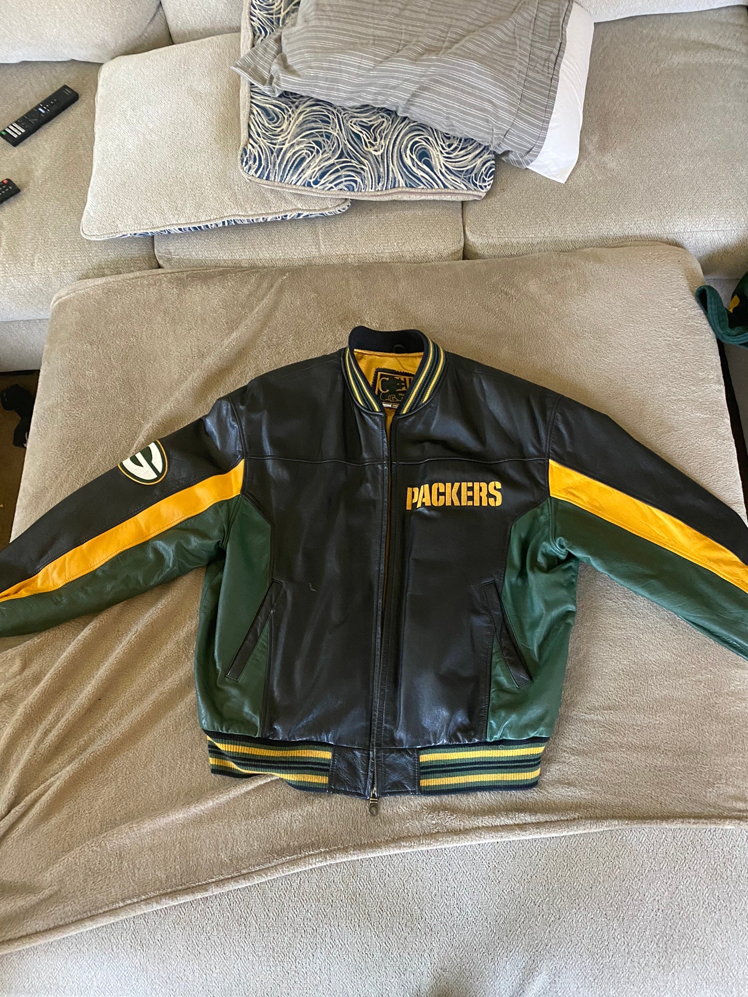 Vintage Carl Banks GREEN BAY PACKERS Genuine Leather Jacket - Size L, LITTLE CANADA Estate Auction - Antiques Collectibles and MORE!