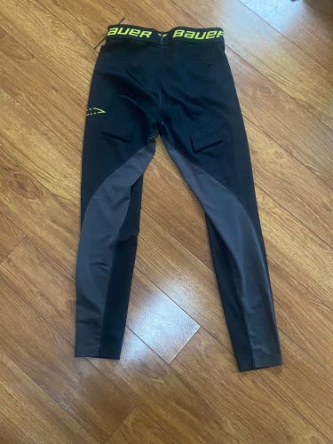 BAUER COMPRESSION JOCK PANT W/ GRIP -YOUTH Medium