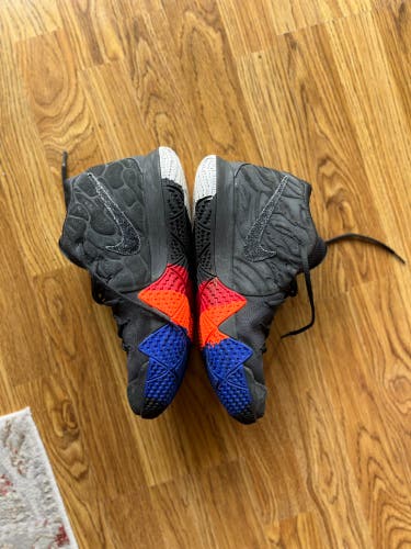 Nike Kyrie 4 Basketball Shoes