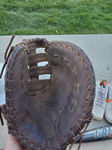 Used Wilson Right Hand Throw First Base A950 Baseball Glove 12"