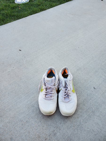 White Used Adult Size 8.0 (Women's 9.0) Turf Cleats Nike Huarache