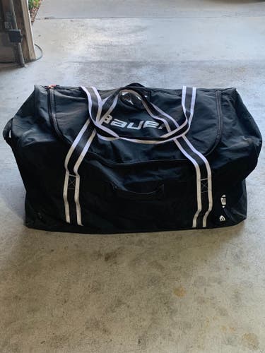 Used Bauer Player Carry Bag (black and white)