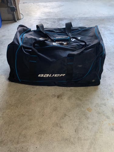 Used Bauer Player Carry Bag (black with blue trim)