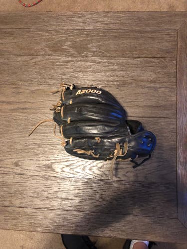 Wilson A2000 11.5 infield glove