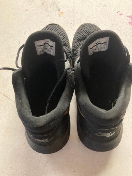 Used Men's Size 13 (Women's 14) Nike Shoes