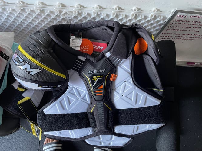 Junior Large CCM  Super Tacks AS1 Shoulder Pads