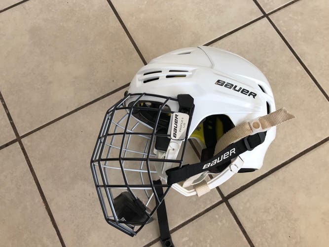 Used Medium Bauer Re-Akt Helmet