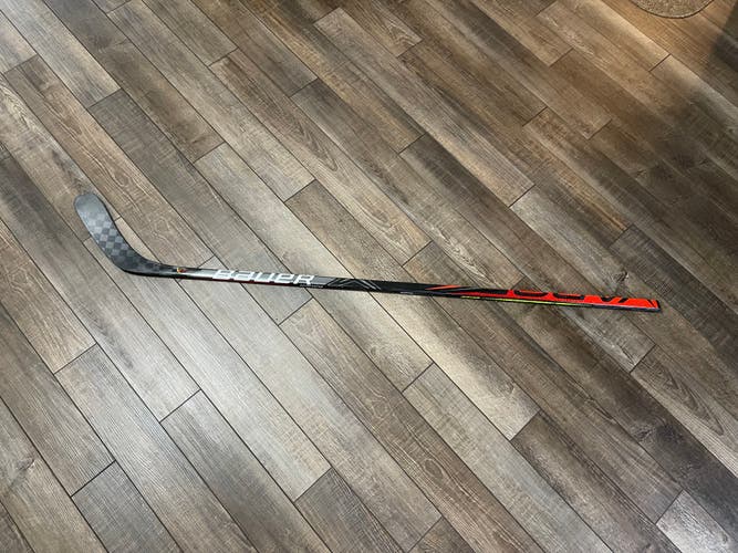 P88 Flex 87 Lie 6 Flylite Bauer Right Handed RH Vapor Hockey Stick Used Senior