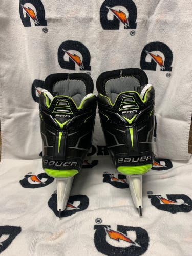 Used Bauer Regular Width Size 9.5 Pro Hockey Goalie Skates