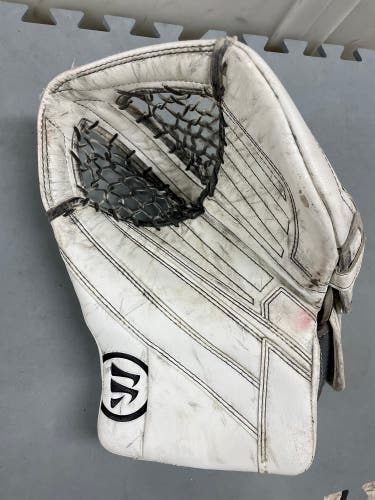 Used Regular Intermediate Ritual G4 Goalie Glove White