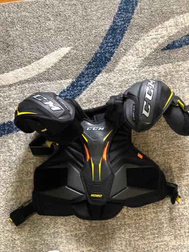 Senior Large CCM Tacks 9080 Shoulder Pads