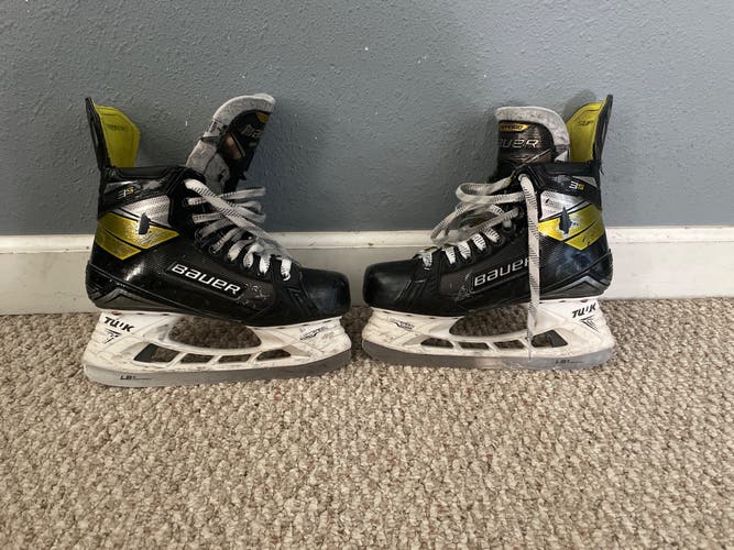 Size 7 fit 3 Bauer Supreme 3s skates