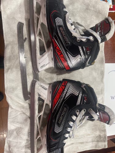 Used Bauer Regular Width  Size 2.5 Vapor X2.9 Hockey Goalie Skates