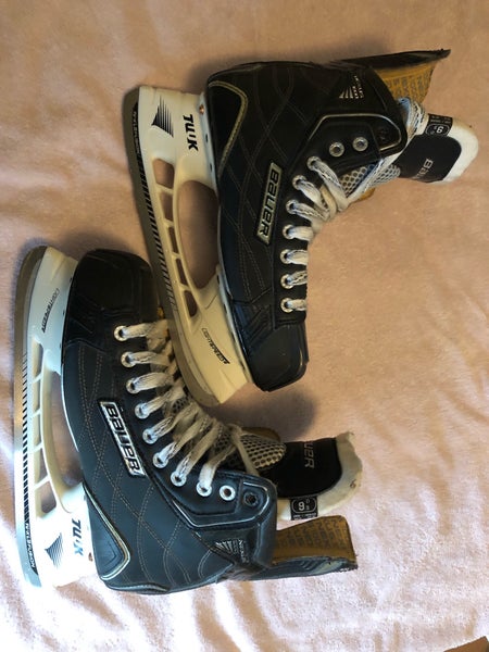 Senior Bauer Regular Width Size 9.5 Nexus 1000 Hockey Skates