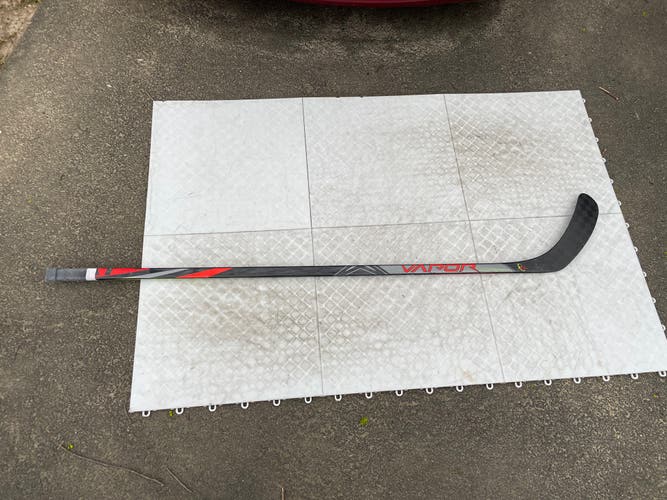 Intermediate Right Handed P92  Vapor FlyLite Hockey Stick