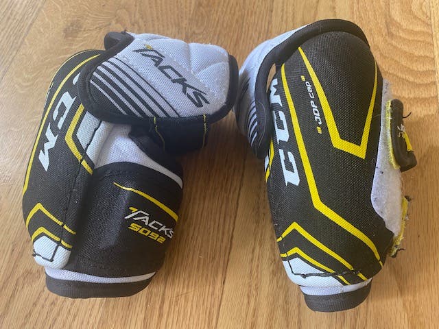 Used CCM Tacks 5092 Shin Pads (bundled with elbow pads)