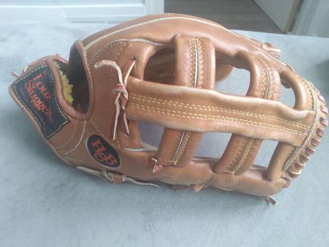 Used Louisville Slugger Right Hand Throw Outfield Baseball Glove 12.5"
