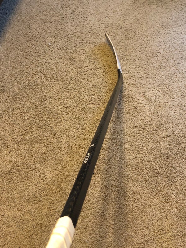 New Intermediate Easton Right Handed V9E Hockey Stick Mid Pattern |  SidelineSwap