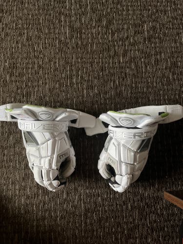 Hardly Used Maverik 13" M5 Gloves