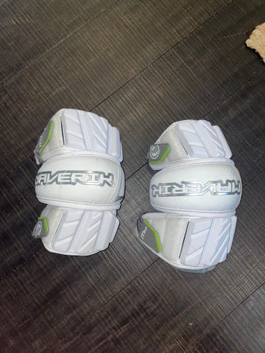 Maverik Max elbow guard 2022