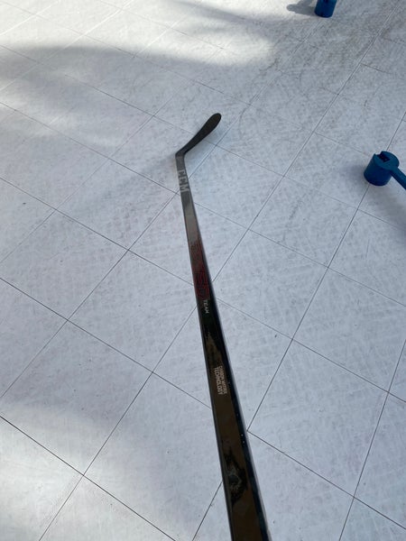 Senior Right Handed P28 Jetspeed FT3 Team Hockey Stick