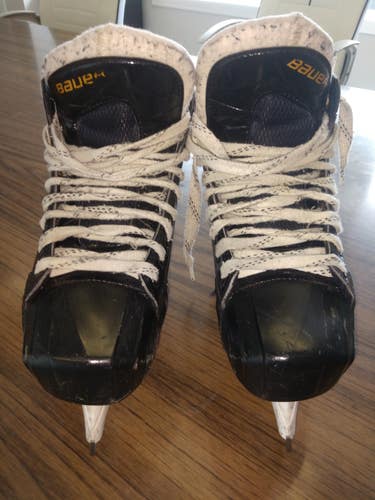 Junior Used Bauer Supreme S190 Hockey Goalie Skates Size 5.5