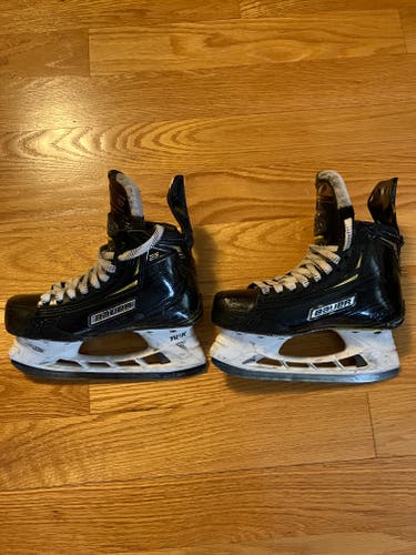 Junior Used Bauer Supreme 2S Pro Hockey Skates Regular Width Size 3.5