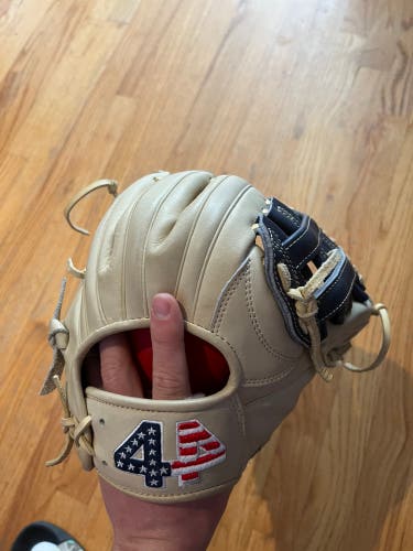 New Infield 11.5" Signiture Series Baseball Glove