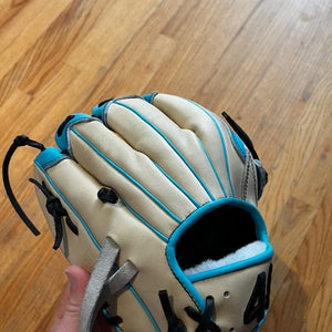 New Infield 11.5" Signiture Series Baseball Glove