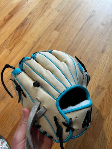 New Infield 11.5" Signiture Series Baseball Glove