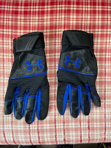 Youth Medium Under Armour Batting Gloves