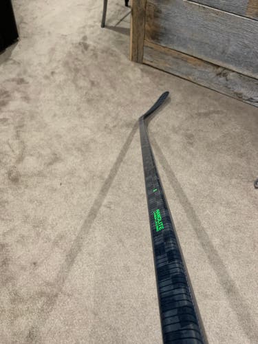 P29 85 Flex Senior Right Handed Trigger 6 Pro Hockey Stick