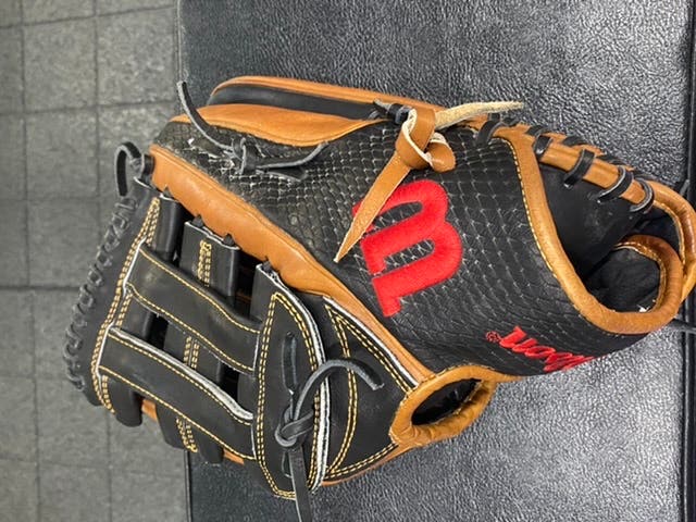 Used Wilson Right Hand Throw Infield A2K Baseball Glove 12"