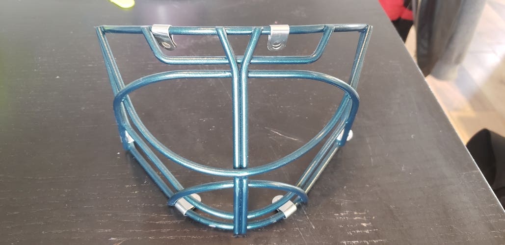 Used Bauer 950x cage mask not csa