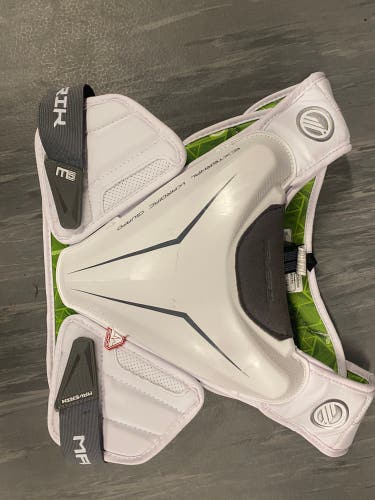 Used Medium Maverik M5 Shoulder Pads