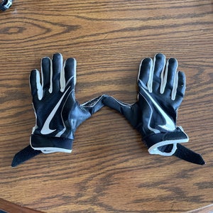 Black Youth Medium Nike Gloves