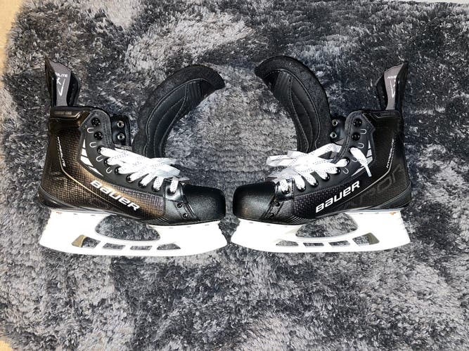 New Bauer Extra Wide Width Pro Stock Size 8.5 Vapor Hyperlite Hockey Skates