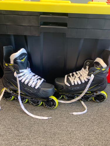 New 1R92 CCM Roller Skate Size 5