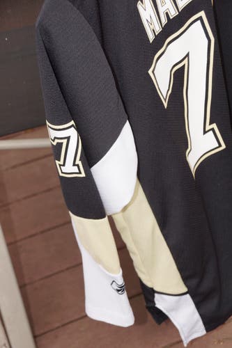 Black Youth Unisex Used Large Reebok Jersey